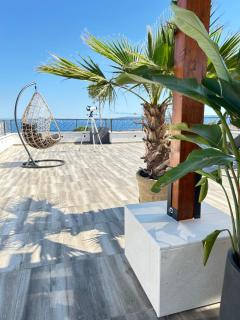 Azure Pine Residence Private Rooftop Terrace & Jacuzzi - 4