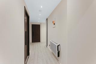 Perfect Booking 2 Bed Flat with Gym & Cinema - 9