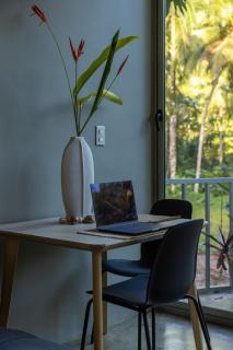 Elegant and Stylish - Riverside Tiny House Apartment - 4