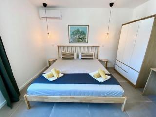 Spacious, Newly Renovated, Pula Rooftop Apartment with Marina Views - 9