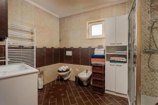 Colourful Seaview Apartment - Happy Rentals - 1