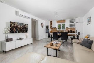 Modern Holiday House Jadranka With Pool - Happy Rentals - 9