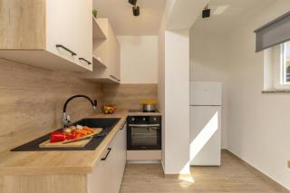Beachfront Apartment Betty - Happy Rentals - 9