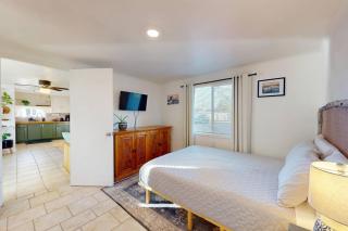 Surf Shack 2: Cozy Cabin + Wi-Fi - Westport - 1