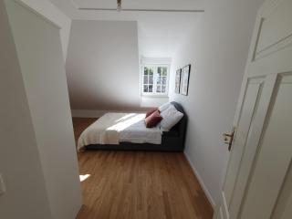 Moderne Dachgeschosswohnung in exklusiver Villa - 6