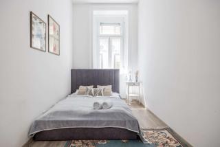 Artsy 3 Bed Flat w Bathtub Jewish Quarter - 4
