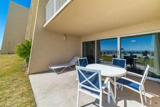 Beach House Condominiums C103 - Beachfront with Pool, Wi-Fi, & Beach Service - 4