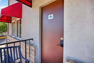 Eagle Motel Suite 100 - 9