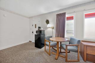 Eagle Motel Suite 100 - 6