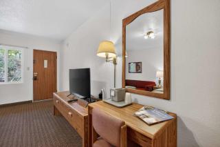 Eagle Motel Suite 107 - 9