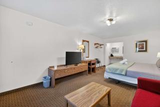 Eagle Motel Suite 107 - 2