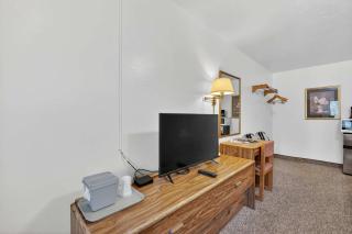 Eagle Motel Suite 108 - 9