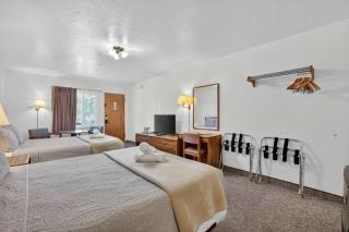 Eagle Motel Suite 108 - 5