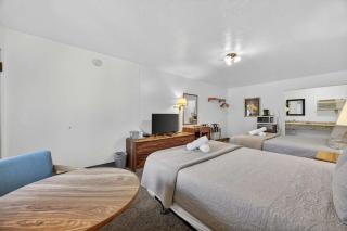 Eagle Motel Suite 108 - 4