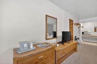 Eagle Motel Suite 111 - 7