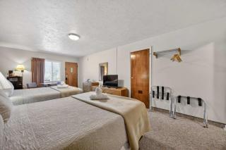 Eagle Motel Suite 111 - 8