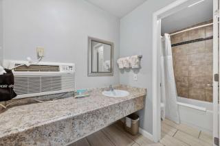 Eagle Motel Suite 111 - 2