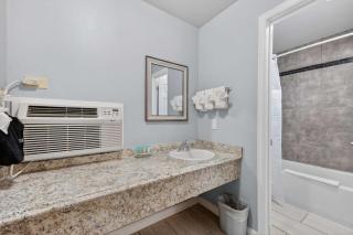 Eagle Motel Suite 114 - 2