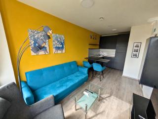 Modern Vinohrady Apartment with AC & Parking - 0