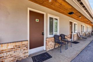 Eagle Motel Suite 117 - 2