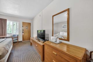 Eagle Motel Suite 120 - 8