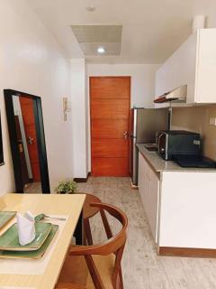 Saul's Much-A Staycation at Thyme Residences Near Anjo World - 9