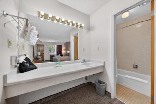 Eagle Motel Suite 224 - 9