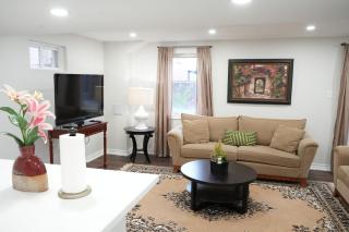 Cozy Walkout Basement Suite Private Entrance - 6