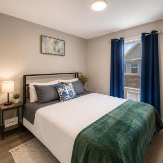 Niagara Falls Hub Sleek Modern Retreat - 9