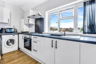 Modern Two-Bedroom Flat Near Victoria Park, Leicester - 4