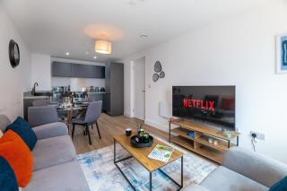 2BR Home in Liverpool 2 Bath and Free Parking-Balcony - 1