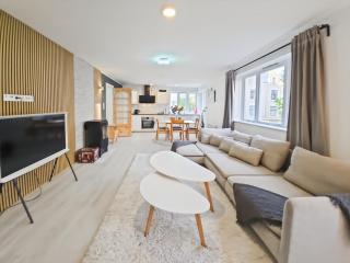 Modern 3BR Near Centre Free Parking - 0
