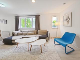 Modern 3BR Near Centre Free Parking - 5