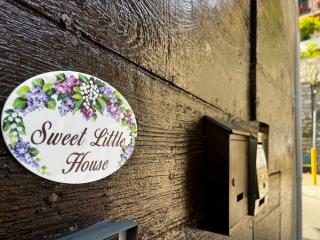 Sweet Little House - 9