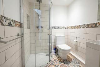 Beamed Village Apartment with Fireplace and Private Terrace, Castle Donington - 7