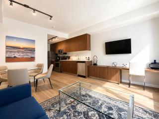 Perfect Brand New Condo Downtown Sidney - 0