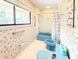 Affordable Family Beach House - 50 Steps to the sand - 1