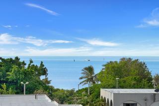 Oceanview on 201 - A Top Floor City-resort Studio - 7