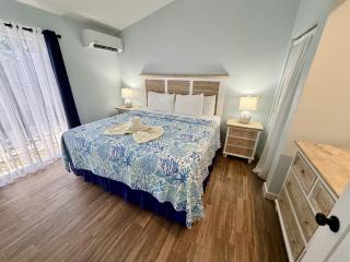 VILLA 3 walk to Beach, Pool, Daily Rentals - 1