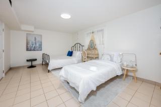 Near Skytrain only 10 mins 2 stops away from FIFA Stadium with Free Parking and Full Kitchen - 2
