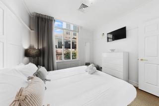 Skyline 1-Bed Retreat in Brisbane City - 6
