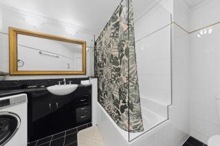 Skyline 1-Bed Retreat in Brisbane City - 1