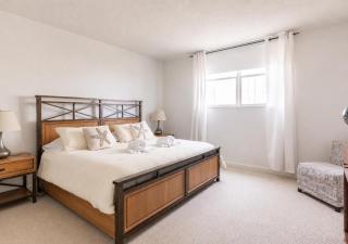 Miami Oceanfront 2BR Condo on the Beach, Pool & Gym - 8