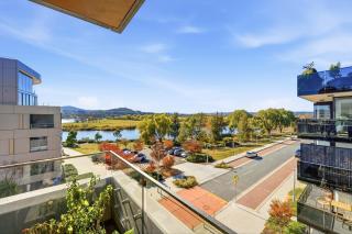 Tranquil 2-Bed with Water View - 9