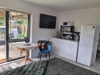 Private Studio providing a comfortable space - 4