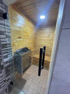Modern 2BR Penthouse with Jacuzzi & City View - 1
