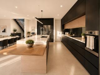 Scenic Waterfront w/ Pool in Surfers Paradise - 4