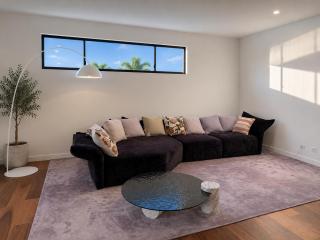 Scenic Waterfront w/ Pool in Surfers Paradise - 2