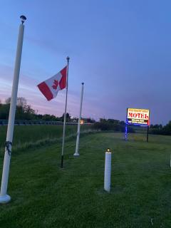 Pleasant Stay Motel - 9