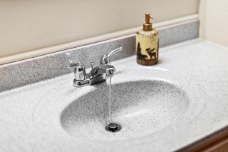 Panoramic Lake Views King Suites, Kitchen, Whirlpool Soaking Tubs and Hot Tub - 7